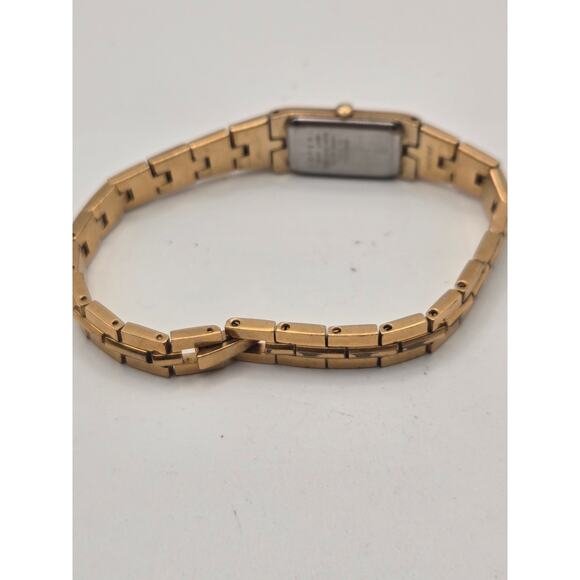 Seiko Vintage Tank Watch 2E20-7479 Gold Tone Dress Wristwatch main image 4